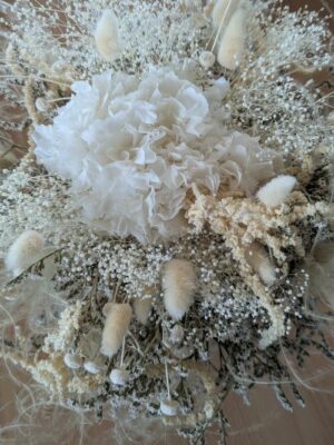 Bouquet de fleurs séchées l'élégance du blanc