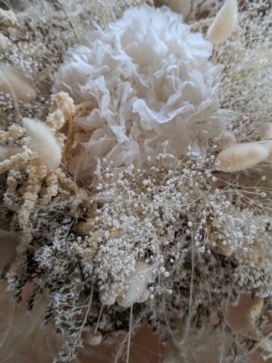 Bouquet de fleurs éternelles et séchées